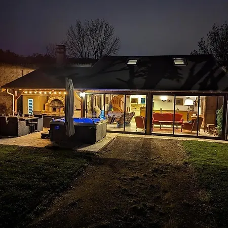 Pavilion Park 펜션 루드레
